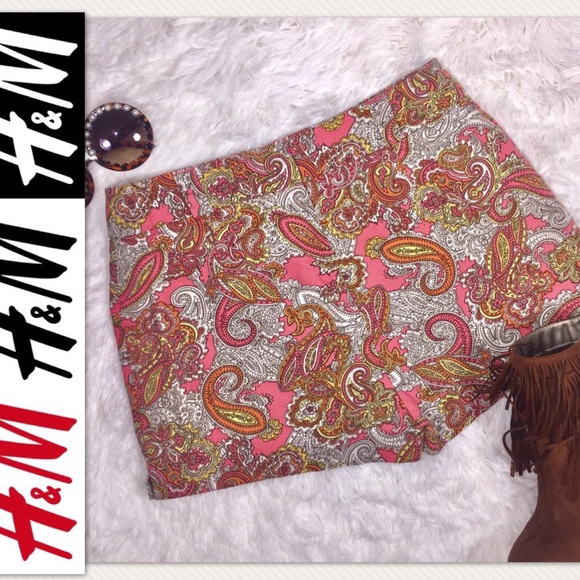 H&M Pants - 🎊 H&M Sz 10  / Medium Peach Paisley Shorts Cotton